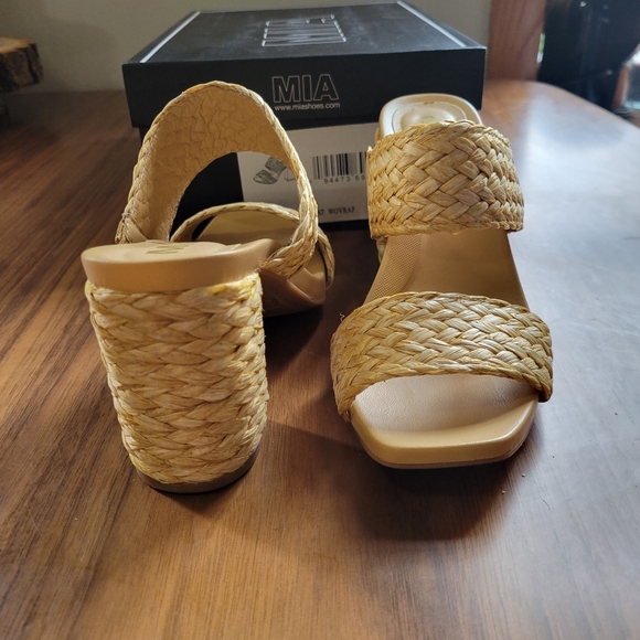 MIA Women's Tan Woven Raffia Sandals - Picture 3 of 4